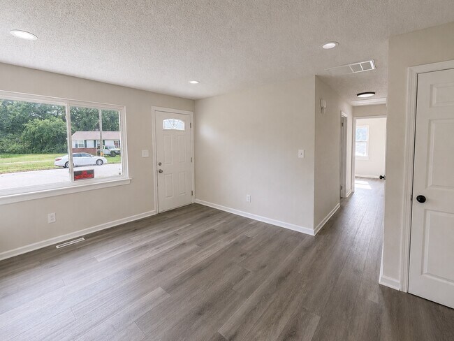 Building Photo - 405 Institute Dr