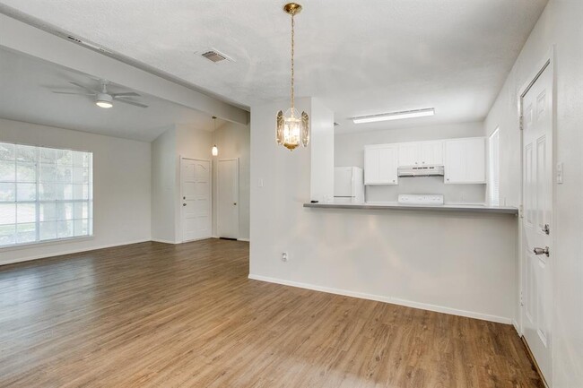 Building Photo - 2504 Ewell Dr