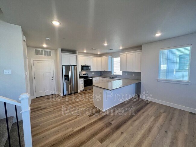Building Photo - 4125 24th Street Rd
