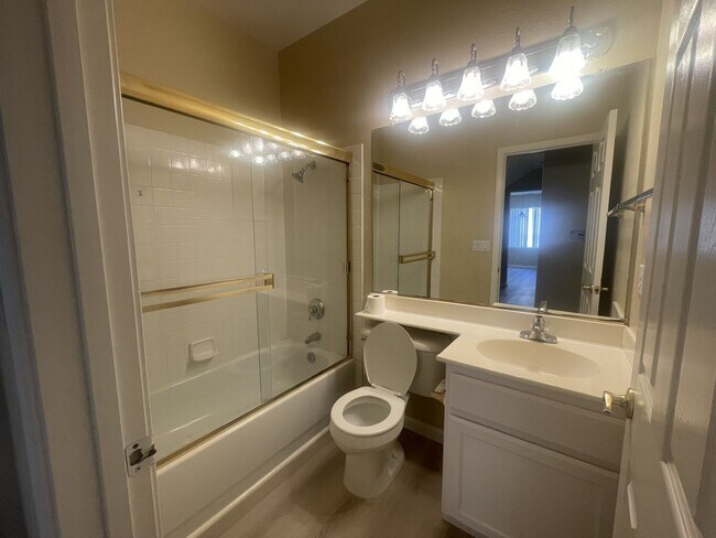Building Photo - 4 Bedroom 3 Bath Hiddenbrook Home