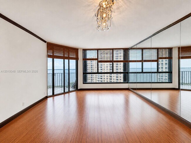 Building Photo - 520 Brickell Key Dr
