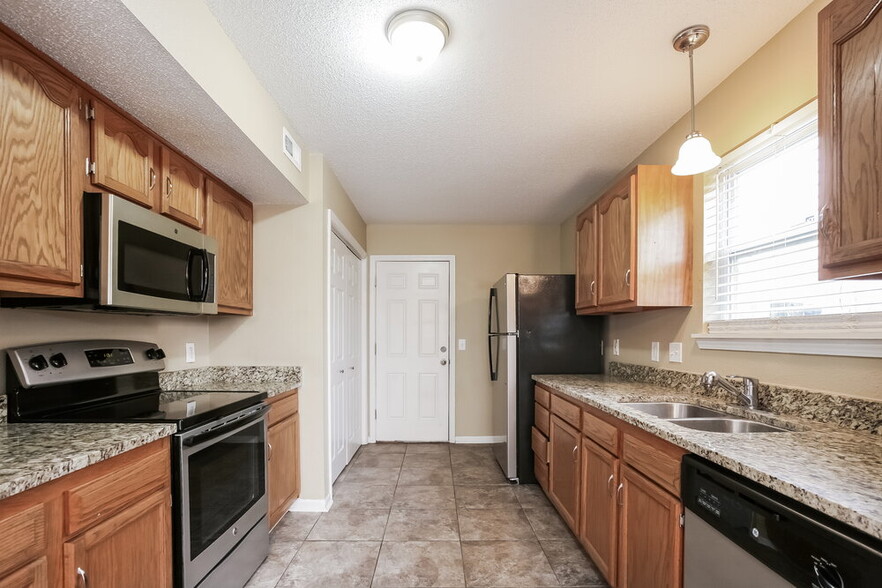 Building Photo - 468 Brookstone Dr