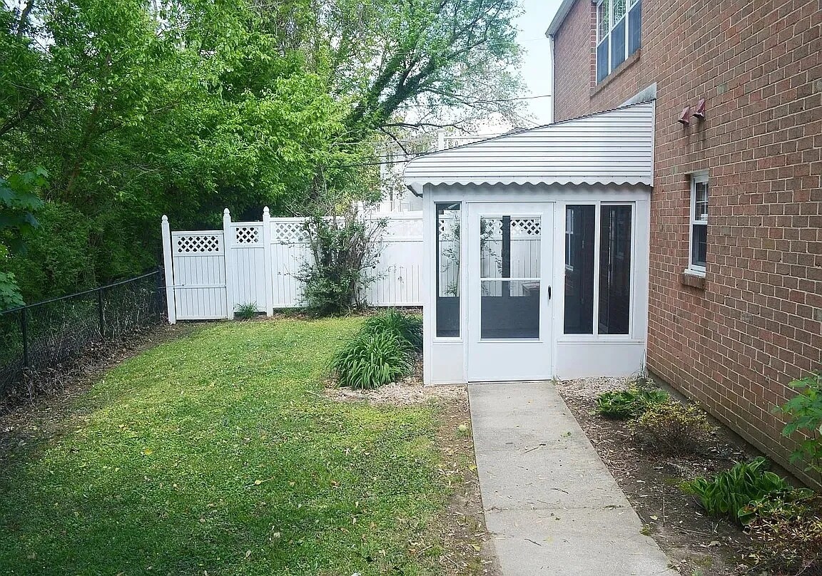 Building Photo - 428 Montemar Ave