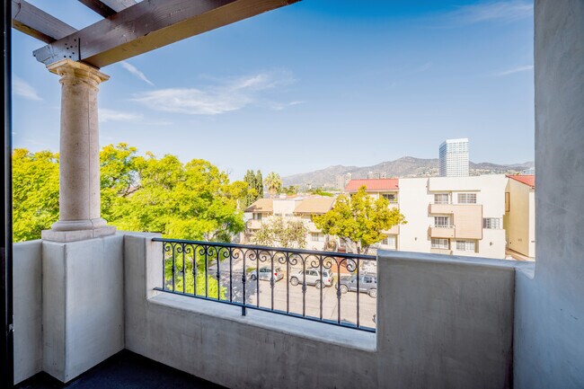 Building Photo - 342 Myrtle St