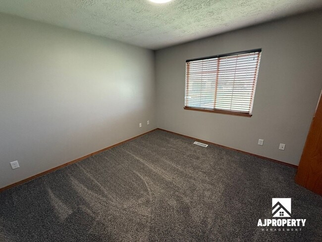 Building Photo - 911 S Colleen Ln