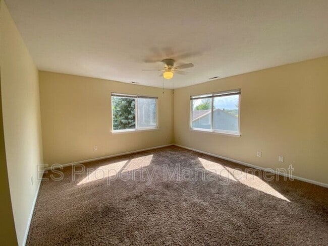 Building Photo - 6879 Oak Lake Dr
