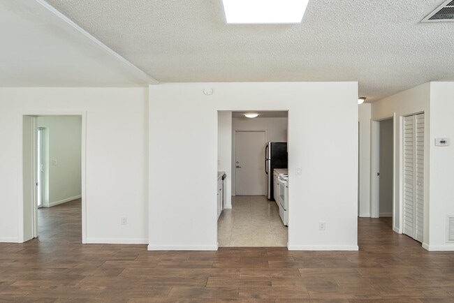 Building Photo - 1040 Dorado Dr