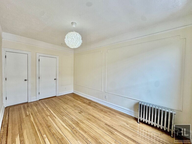 Building Photo - 79 STREET Stunning 2 bedroom close to all