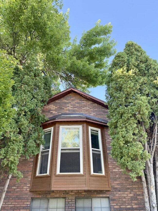 Building Photo - 4 Bed / 3 Bath Home for Rent in Riverdale,...