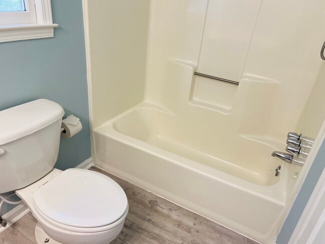 Building Photo - 113 Pine Gate Dr