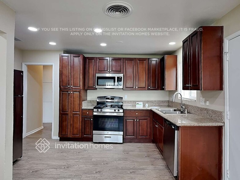 Building Photo - 27198 Norwood St