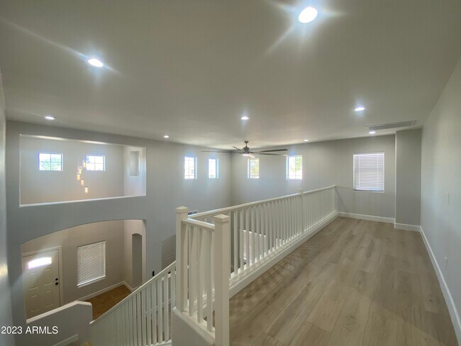 Building Photo - 4909 E Colonial Dr