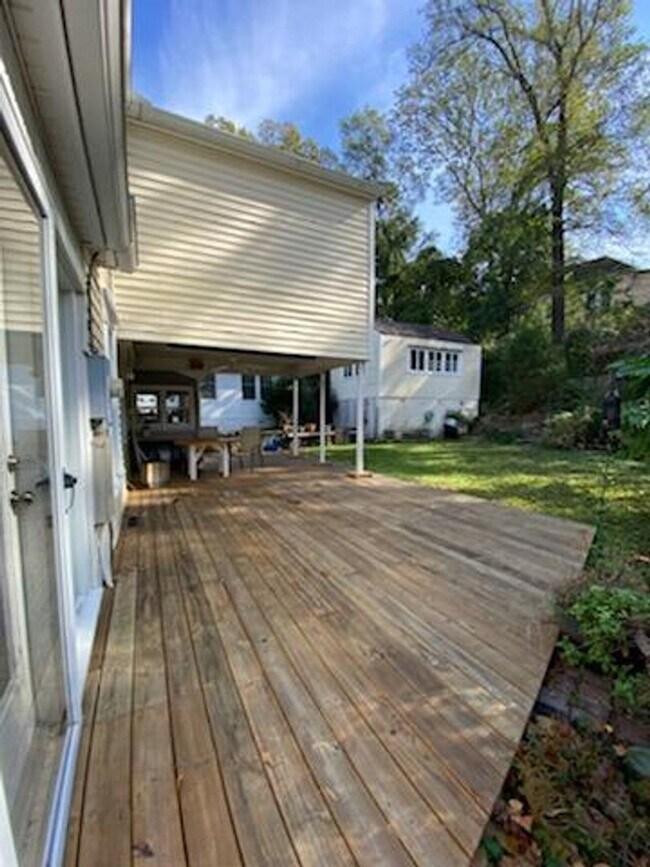 Building Photo - FOR RENT in LAKE BOTTOM! Available Now!