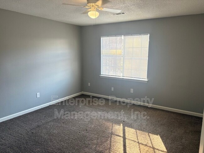 Building Photo - 3877 Camelia Cove