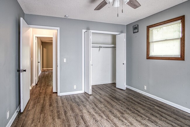 Building Photo - Lake DeSoto Area | Home |Unfurnished