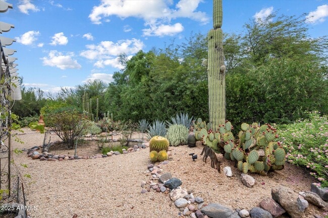 Building Photo - 25409 N Quail Haven Dr