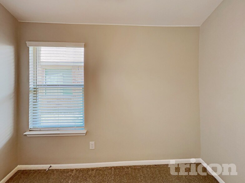 Building Photo - 304 Foxhunter St