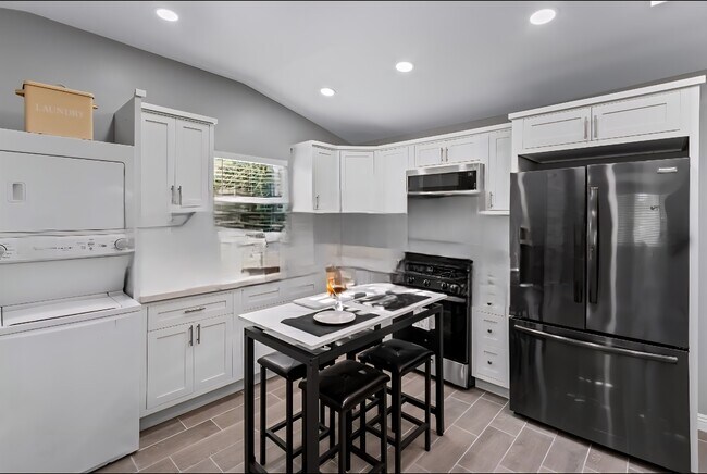 Building Photo - 4159 La Salle Ave