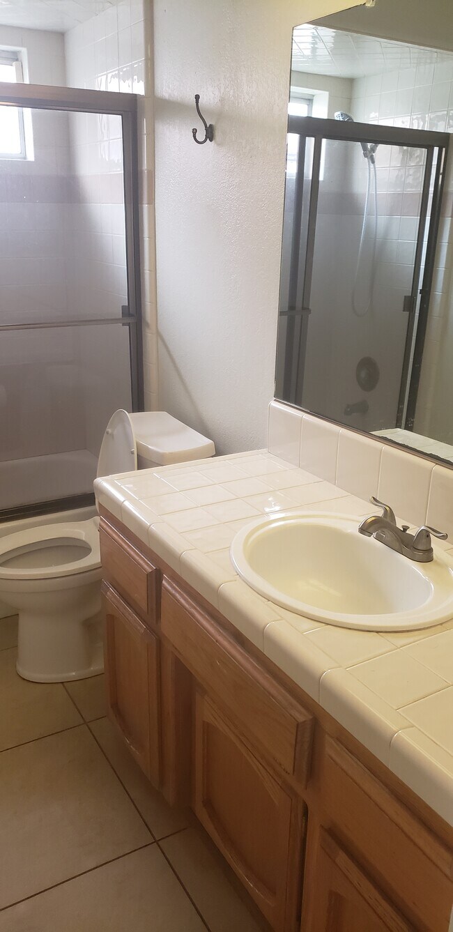 Building Photo - 10612 Sunset Canyon Dr