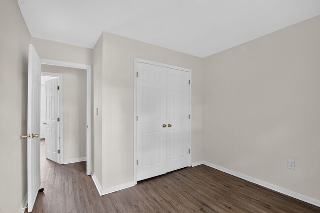 Building Photo - Available 3 Bedroom 1.5 bath Townhouse in Fredericksburg, Stafford County