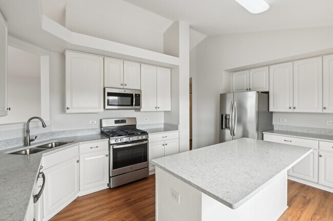 Building Photo - 2333 Summerlin Dr