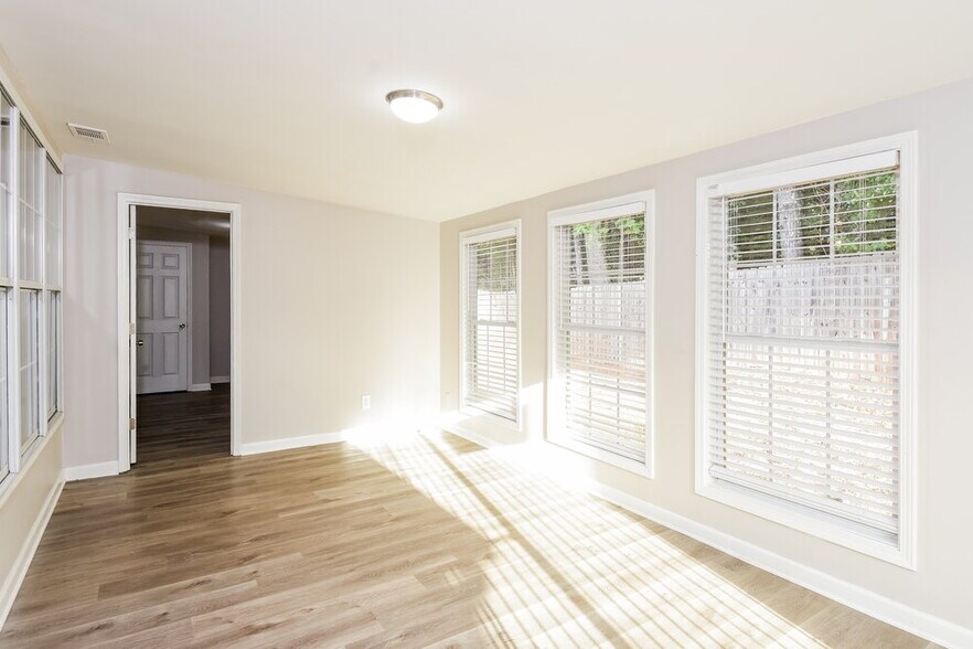 Building Photo - 990 Lendl Ln