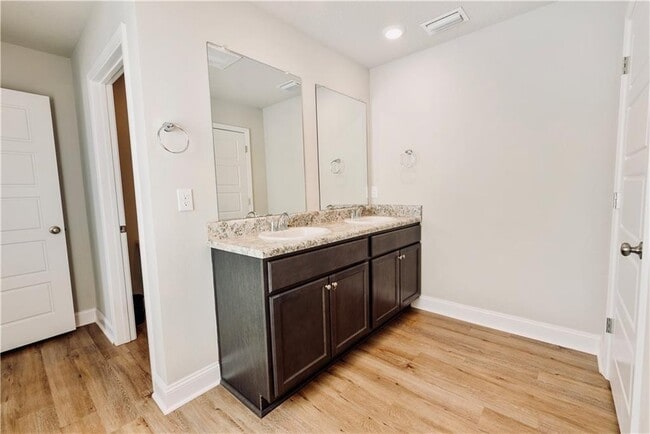 Building Photo - 8120 Fairview Ct