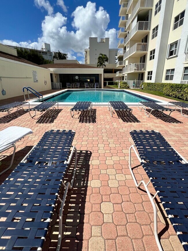 Building Photo - 3540 S Ocean Blvd