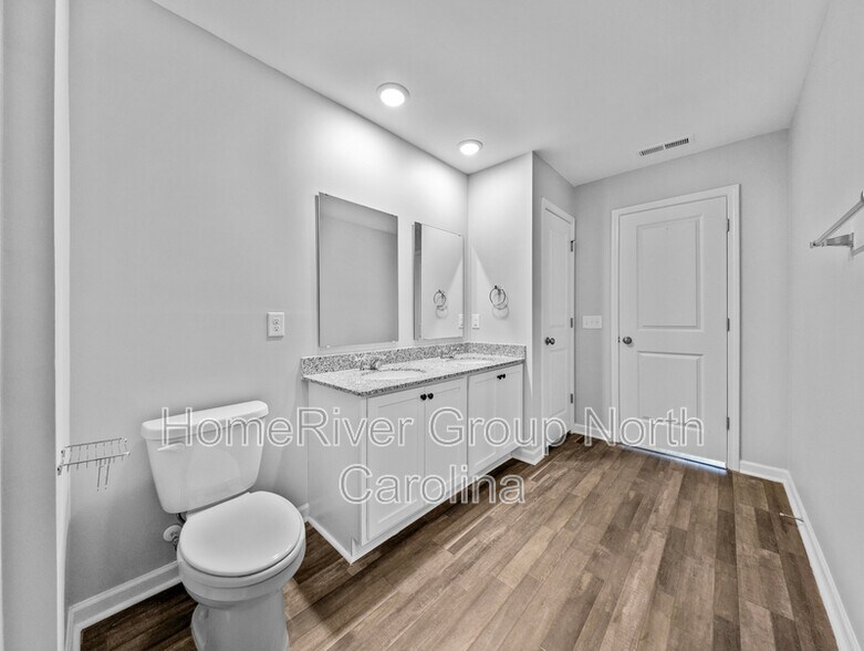 Building Photo - 119 Brookview Ct