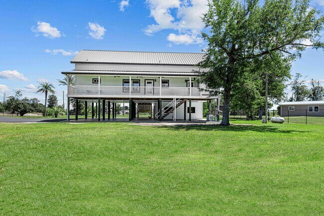 Building Photo - 7211 Bay Crest Rd