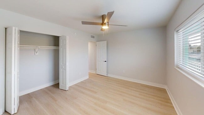 Building Photo - 2 bed/ 2bath Waterfront Property