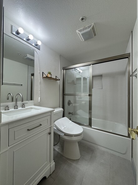 Building Photo - 456 Shatto Pl
