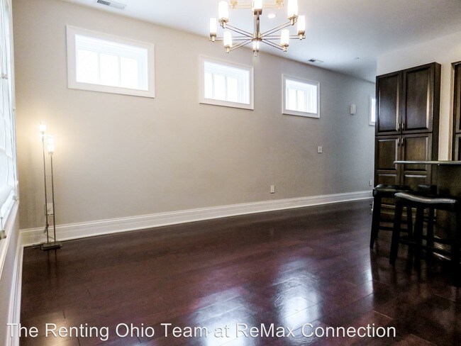 Building Photo - 166 E Gay St