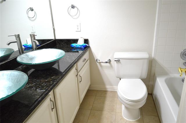 Building Photo - 307 Calstone Dr