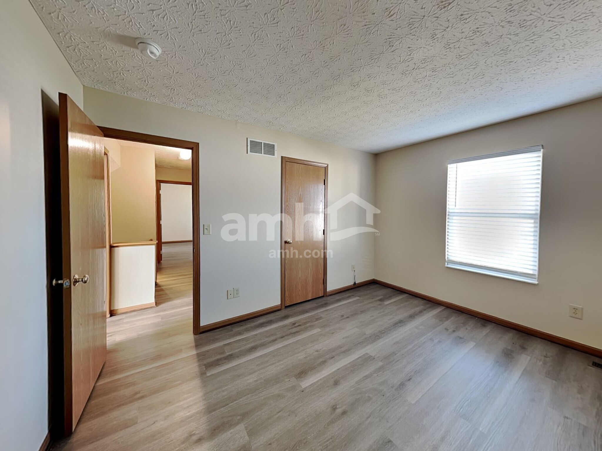 Building Photo - 8558 Rodebaugh Rd