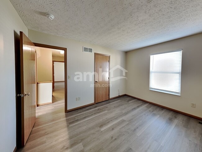 Building Photo - 8558 Rodebaugh Rd