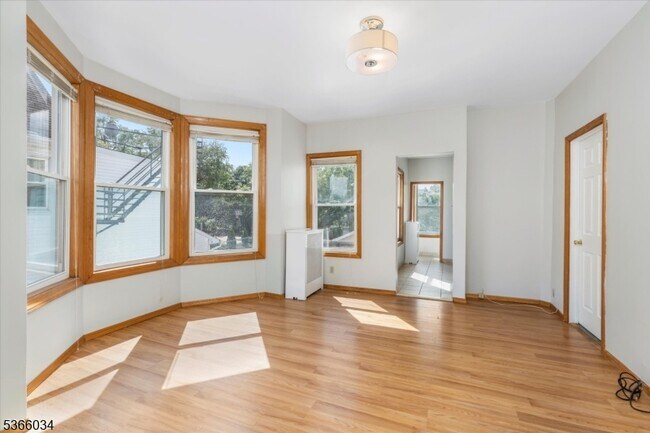 Building Photo - 97 Dewitt Ave