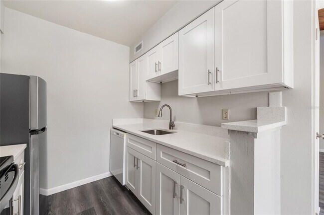 Building Photo - 6120 Peregrine Ave