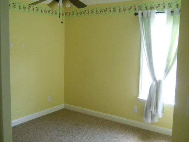 Building Photo - Glen Laurel S/D