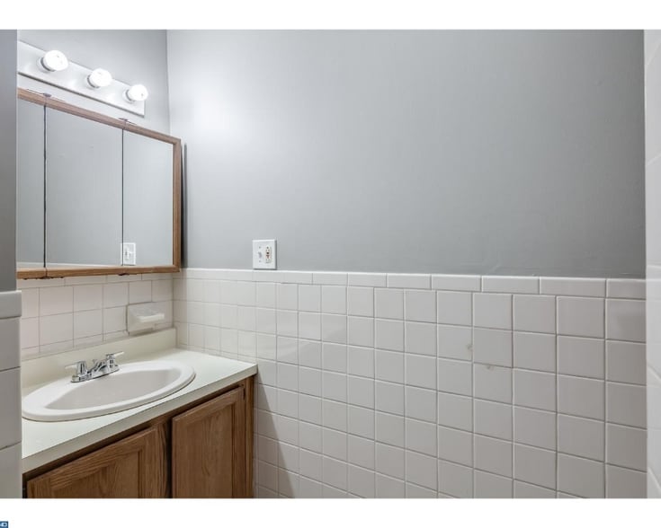 Building Photo - 1535 Emily St