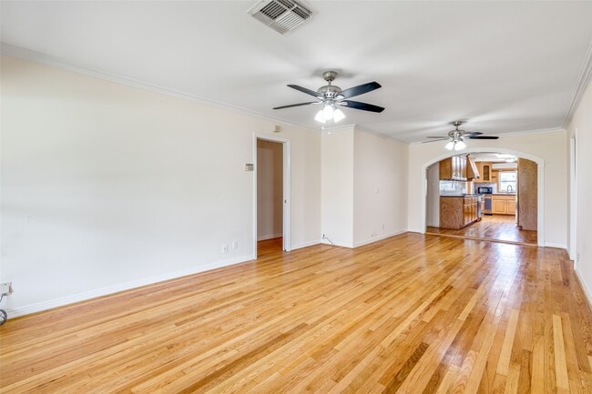 Building Photo - 4025 Silverwood Dr