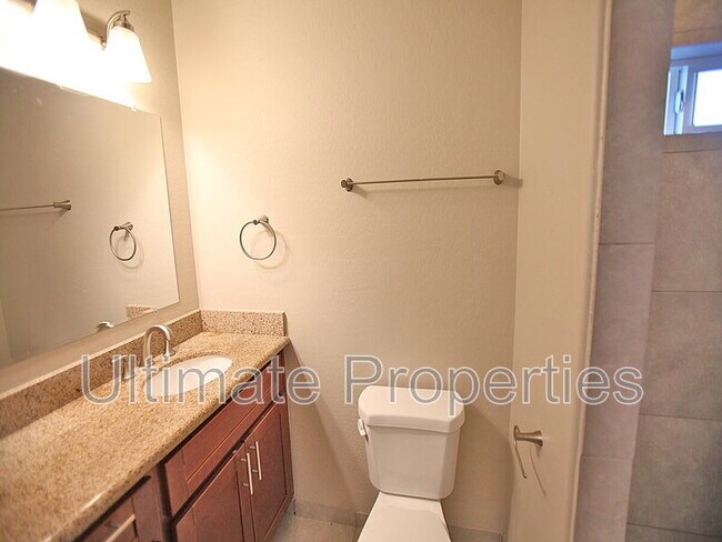 Building Photo - 1003 W Howe St