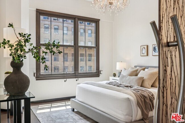 Building Photo - 1645 Vine St