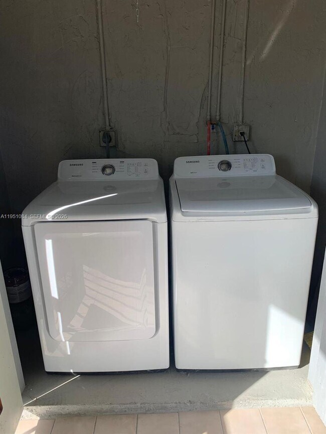 Building Photo - 442 NE 210th Cir Terrace