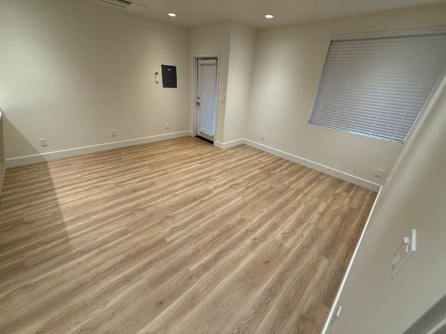 Building Photo - 849 Spring St