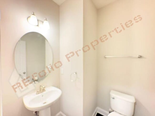 Building Photo - 713 Newlyn Dr