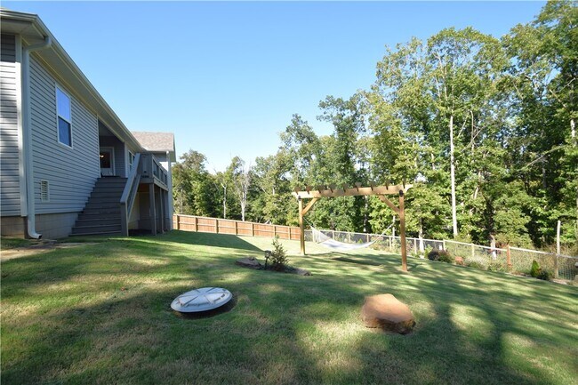 Building Photo - 42 Tummell Dr