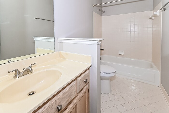 Building Photo - 9008 Country Leaf Cove