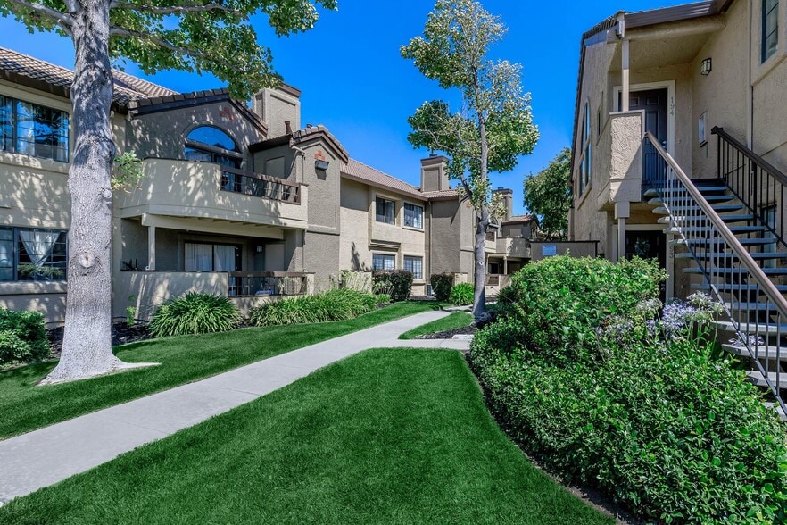 Building Photo - Oak Hills Apartments