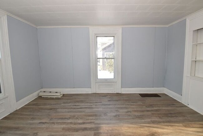Building Photo - Studio apartment in Dowagiac